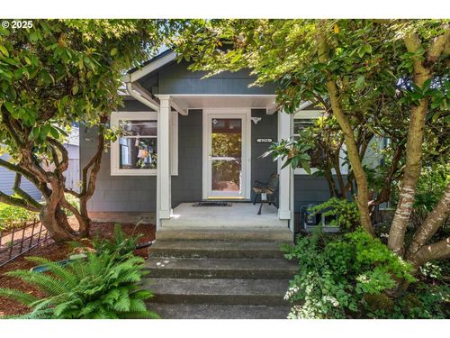 4256 Ne Simpson St, Portland, OR, 97218-1442 | Card Image