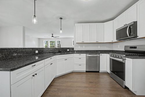 5 Blaisdell Court, Raymond, NH, 03077 | Card Image