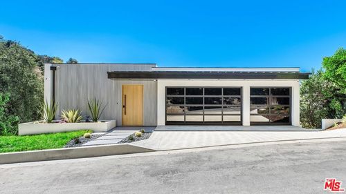 14899 Round Valley Dr, Sherman Oaks, CA, 91403-4631 | Card Image