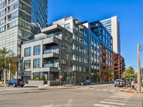 apt-406-668 Kingsbury St, Chicago, IL, 60654-8102 | Card Image