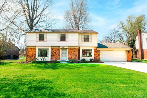 7611 Ferry Rd, Grosse Ile, MI, 48138-1595 | Card Image