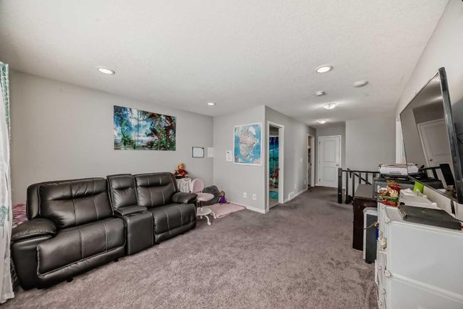 93 Red Sky Road Ne, Home with 3 bedrooms, 2 bathrooms and 4 parking in Calgary AB | Image 25