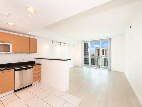 2709-951 Brickell Ave, Miami, FL, 33131-3939 | Card Image