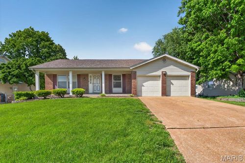 4038 N Bridge Dr, Saint Peters, MO, 63376-3302 | Card Image