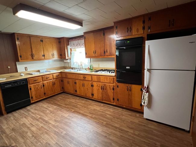 3730 Greenbrier Rd, Home with 3 bedrooms, 1 bathrooms and 3 parking in Salem WV | Image 24