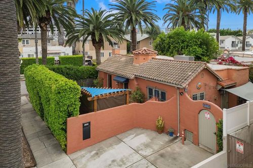 858 N Poinsettia Pl, Los Angeles, CA, 90046-7624 | Card Image