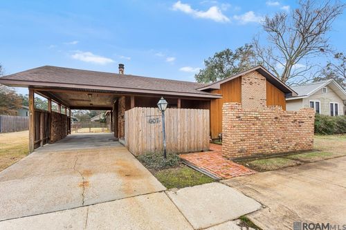 607 Court St, Port Allen, LA, 70767-2633 | Card Image