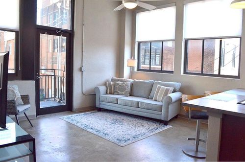 apt-301-1535 Walnut St, Kansas City, MO, 64108-1344 | Card Image