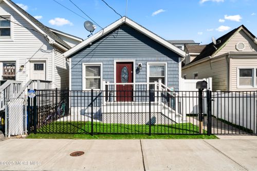 20 Highland Ave, Keansburg, NJ, 07734-1062 | Card Image