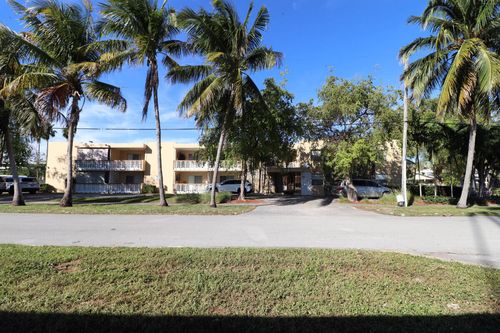 40-2031 Ne 139th St, North Miami Beach, FL, 33181-1656 | Card Image