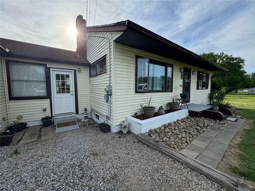 809 State Route 534 Nw, Newton Falls, OH, 44444-9513 | Card Image