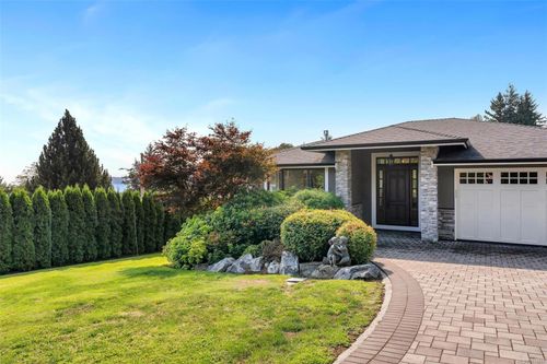 5058 Catalina Terr, Saanich, BC, V8Y2A5 | Card Image