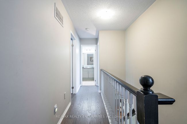 787 Howden Cres, Home with 3 bedrooms, 3 bathrooms and 2 parking in Milton ON | Image 15