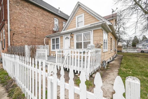 1423 Victoria Ave, North Chicago, IL, 60064-1825 | Card Image