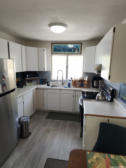 523 Kiholo St, Honolulu, HI, 96821-1632 | Card Image