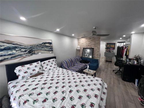 apt-5-944 Meridian Ave, Miami Beach, FL, 33139-8432 | Card Image