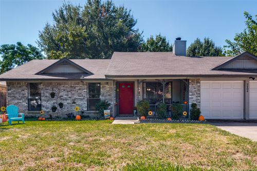 2404 Palo Alto Dr, Arlington, TX, 76015-1021 | Card Image