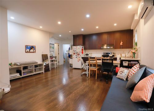 36 190th St, Flushing, NY, 11358 | Card Image