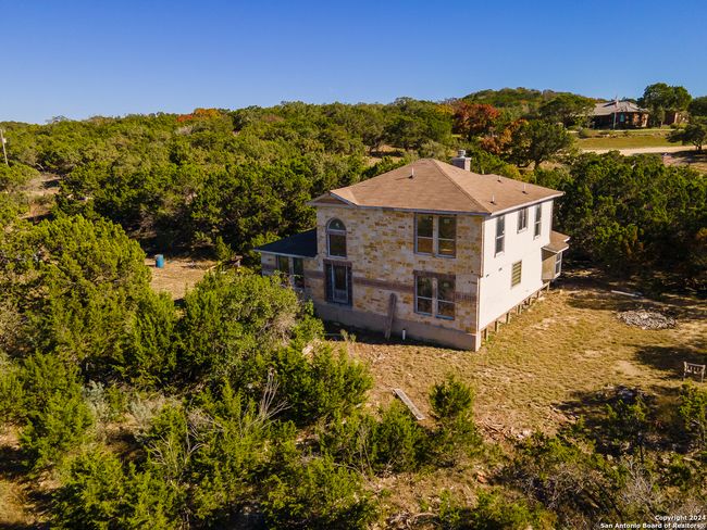 989 Oil Wl, Home with 3 bedrooms, 2 bathrooms and null parking in Pipe Creek TX | Image 5