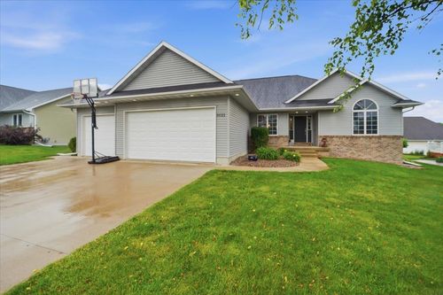 5021 Mercedes Bnd, Waterloo, IA, 50701-9377 | Card Image