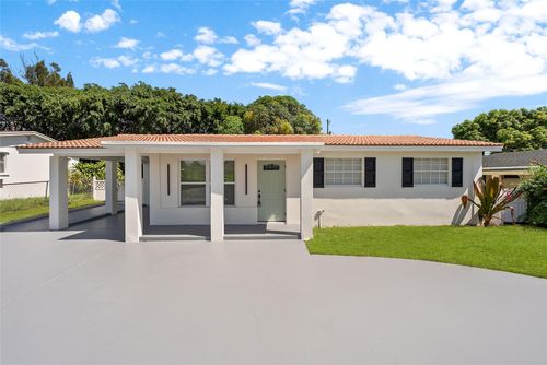 1556 W 31st St, Riviera Beach, FL, 33404-3552 | Card Image