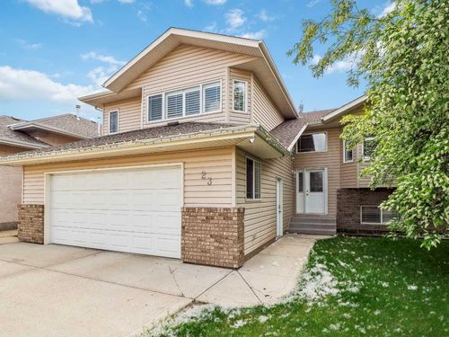 23 Dobson Close, Red Deer, AB, T4R2Y1 | Card Image
