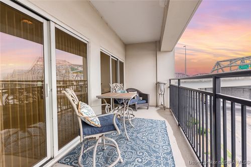 apt-520-1 Riverpointe Plz, Jeffersonville, IN, 47130-3206 | Card Image