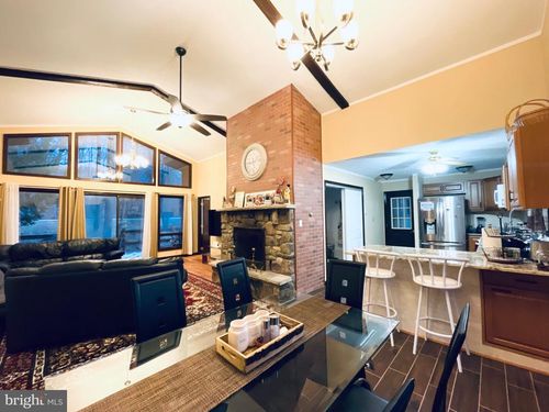 149 Livingston Ln, Gouldsboro, PA, 18424-8989 | Card Image