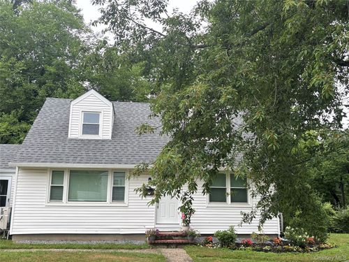206 Dickinson Ave, E Northport, NY, 11731-1023 | Card Image