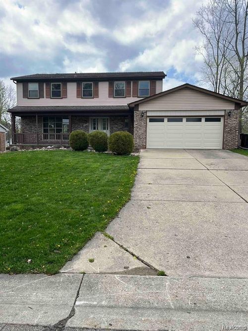 425 Pinehurst Dr, Rochester Hills, MI, 48309-1244 | Card Image