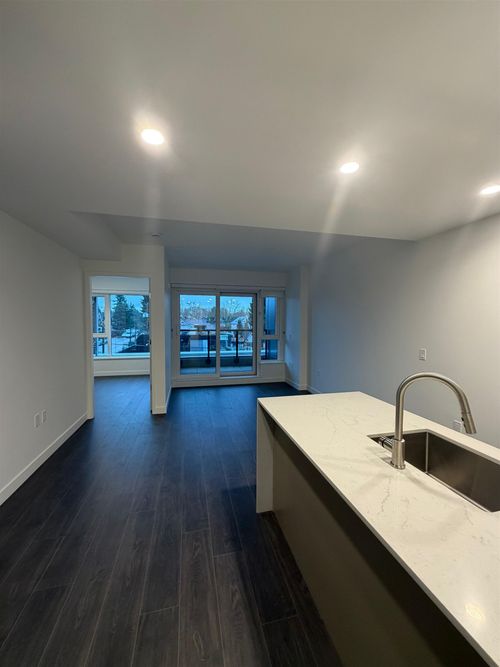 302-1981 Macdonald St, Vancouver, BC, V6K0H9 | Card Image