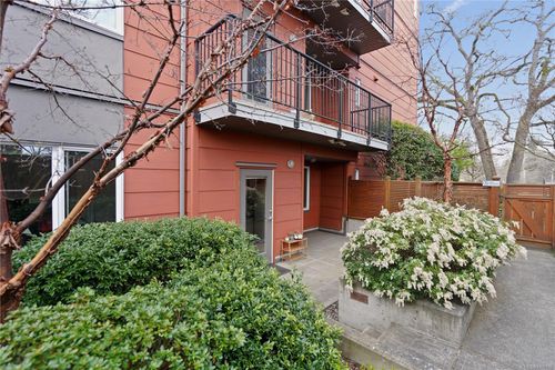 104-4030 Borden St, Saanich, BC, V8X2E9 | Card Image