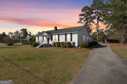 65 E Calhoun St, Wadley, GA, 30477-4973 | Card Image