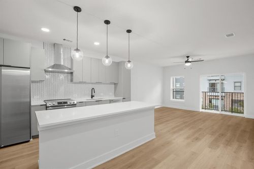 apt-420-2500 Longview St, Austin, TX, 78705-4298 | Card Image