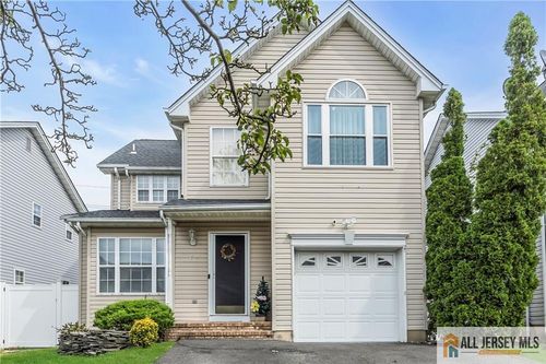 77 Scarlet Dr, Parlin, NJ, 08859-2518 | Card Image