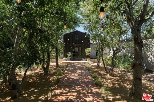 226 S Rimpau Blvd, LOS ANGELES, CA, 90004-3733 | Card Image