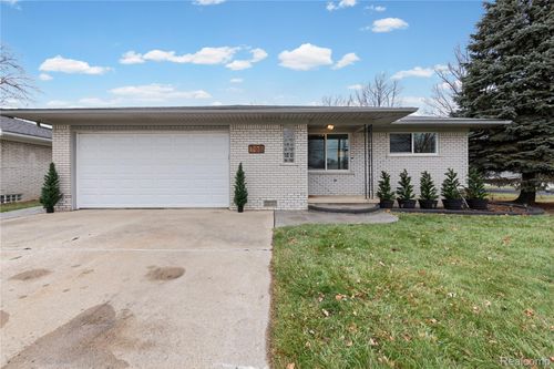 700 W Girard Ave, Madison Heights, MI, 48071-5102 | Card Image