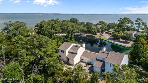 300 Mcginnis Dr, Pine Knoll Shores, NC, 28512-6319 | Card Image