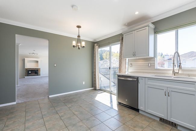 35449 Calgary Avenue, House other with 4 bedrooms, 3 bathrooms and 6 parking in Abbotsford BC | Image 9