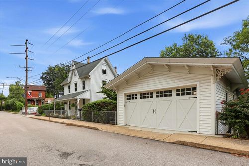 733 Main St, BROOKHAVEN, PA, 19015-2901 | Card Image