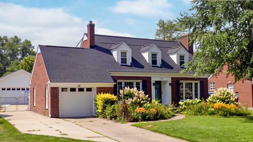 1723 Hawthorne Rd, Grosse Pointe Woods, MI, 48236-1447 | Card Image