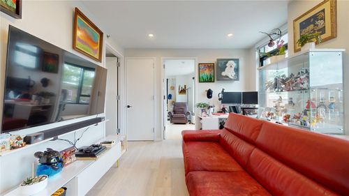 2k-40 61st St, Woodside, NY, 11377-4960 | Card Image