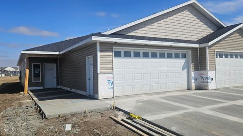 2510 34th Ave Se, Mandan, ND, 58554-2936 | Card Image