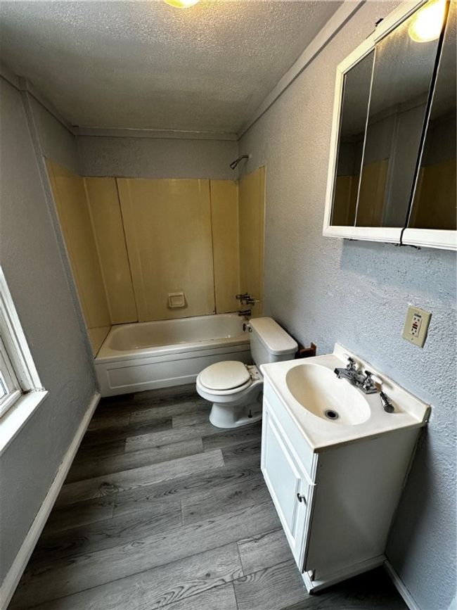 APT-5 - 548 Hansen Ave, Condo with 1 bedrooms, 1 bathrooms and 2 parking in Lyndora PA | Image 23