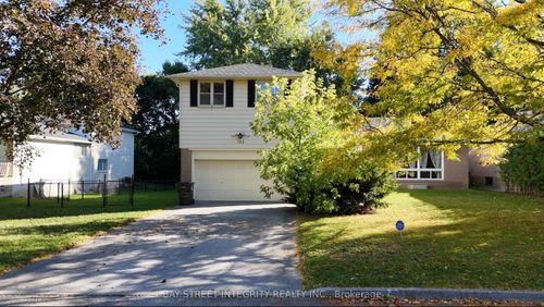 143 Munro Blvd, North York, ON, M2P1C9 | Card Image