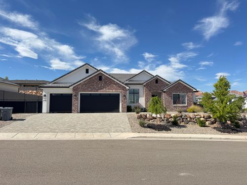 716 W Sunny Ledge Dr, Washington, UT, 84780-3576 | Card Image