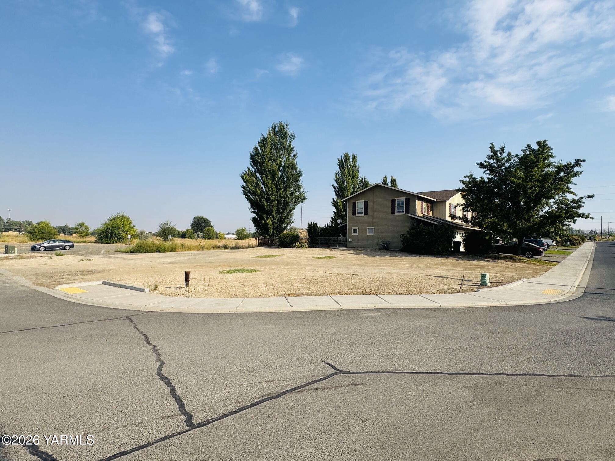 Land in Zillah 3