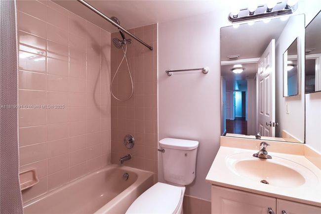 APT-204 - 619 E Sheridan St, Condo with 2 bedrooms, 2 bathrooms and null parking in Dania Beach FL | Image 26