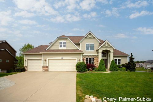 6293 Norfolk Dr, Norton Shores, MI, 49444-7897 | Card Image