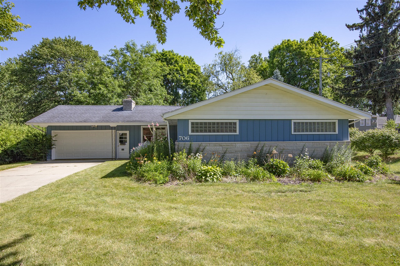 Rynearson St, Buchanan, MI 49107